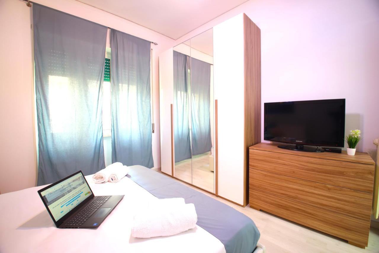 Hostly - Vittoria House - Near The Center With Private Parking Apartman Nápoly Kültér fotó