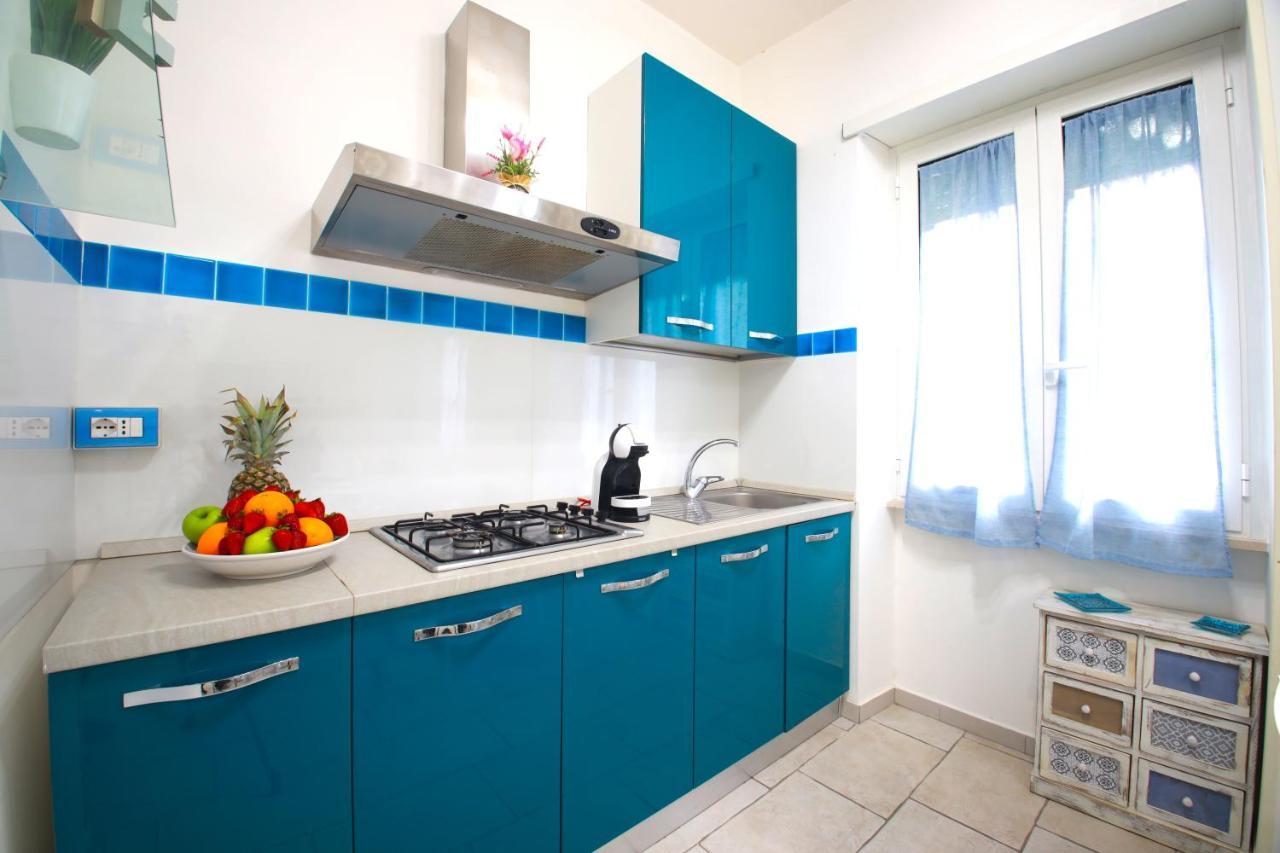 Hostly - Vittoria House - Near The Center With Private Parking Apartman Nápoly Kültér fotó