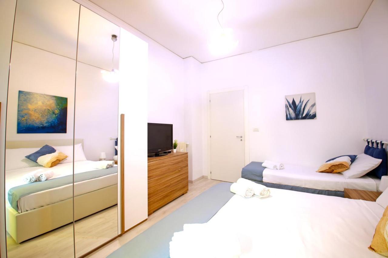 Hostly - Vittoria House - Near The Center With Private Parking Apartman Nápoly Kültér fotó