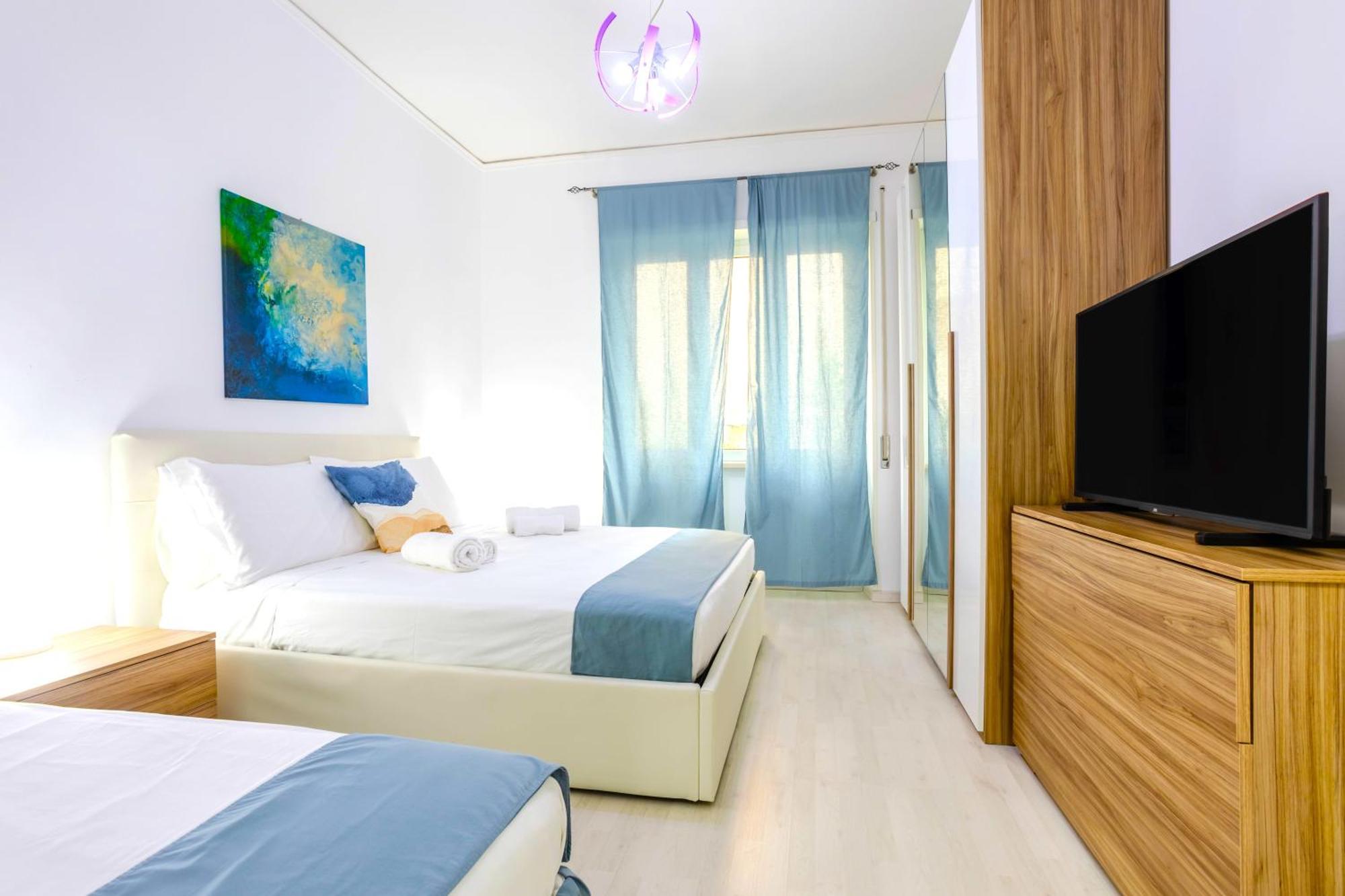 Hostly - Vittoria House - Near The Center With Private Parking Apartman Nápoly Kültér fotó