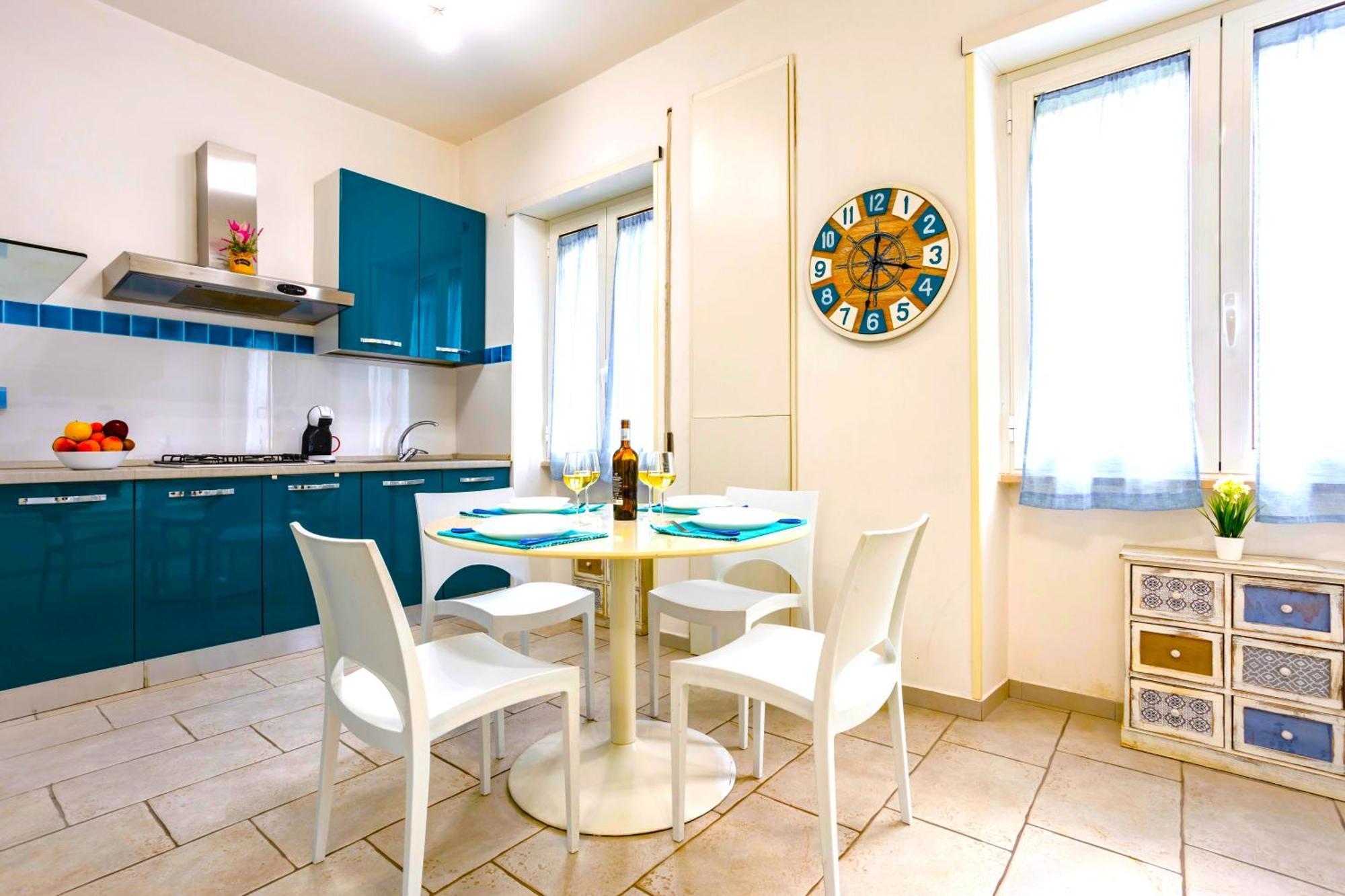 Hostly - Vittoria House - Near The Center With Private Parking Apartman Nápoly Kültér fotó